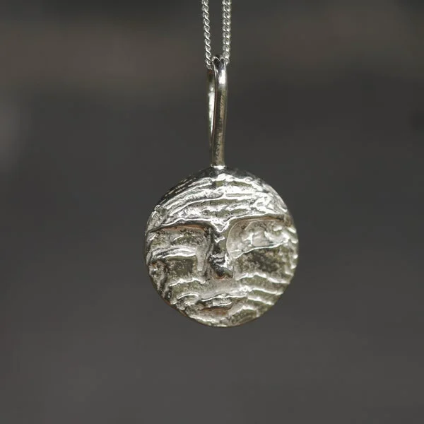 Seasonal Jewelry Deals – Elevate Your Style Moon Face Pendant