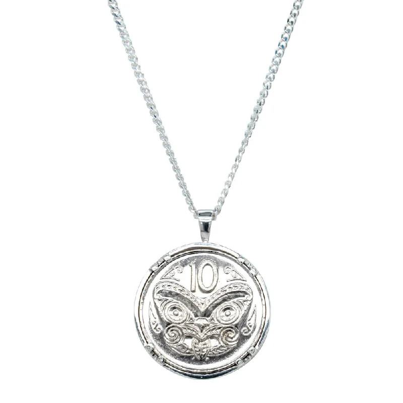 Shop Dazzling Jewelry At The Best Prices Sterling Silver Koruru Coin Pendant with Curb Chain Shop Dazzling Jewelry At The Best Prices Sterling Silver Koruru Coin Pendant with Curb Chain