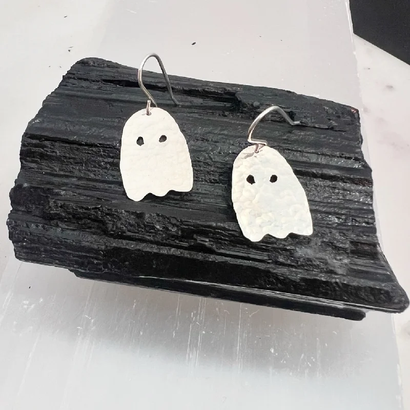 Seasonal Jewelry Deals – Elevate Your Style Hammered Ghost Earrings in Sterling Silver Seasonal Jewelry Deals – Elevate Your Style Hammered Ghost Earrings in Sterling Silver