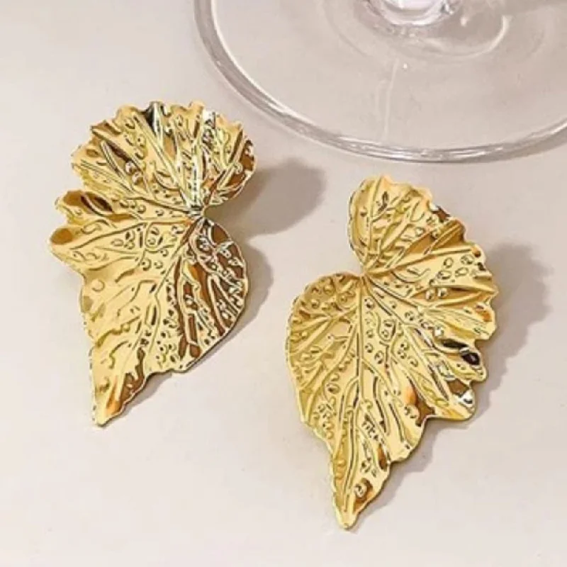 Premium Jewelry Now Available At Special Discounts Naitika Art Gold Plated Studs Earrings Premium Jewelry Now Available At Special Discounts Naitika Art Gold Plated Studs Earrings