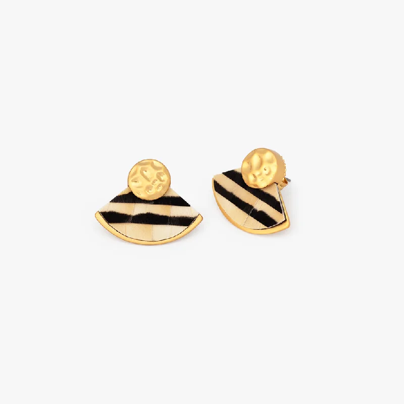 Your Perfect Accessory At The Perfect Price Sand Draw Stud Earring