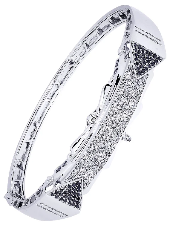 Timeless Elegance, Temporary Discounts – Act Fast Mens Diamond Bangle White Gold| 1.51 Carats| 32.39 Grams