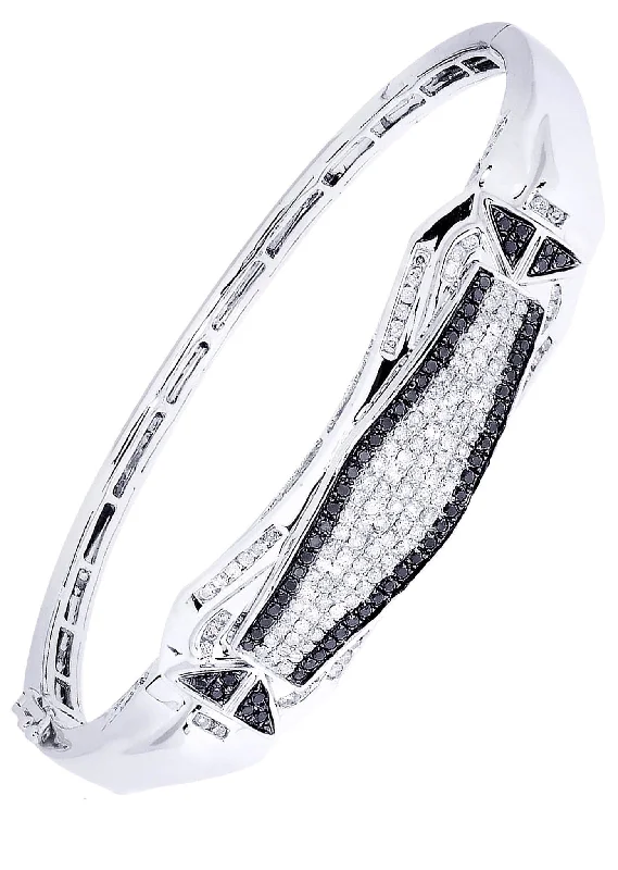 Timeless Elegance At Unbelievable Discounts Mens Diamond Bangle White Gold| 1.66 Carats| 31.51 Grams
