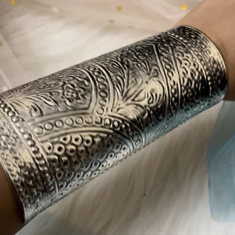 Discounted Luxury Jewelry – Shine Without The Splurge Shringarstreet Oxidised Plated Kada Discounted Luxury Jewelry – Shine Without The Splurge Shringarstreet Oxidised Plated Kada