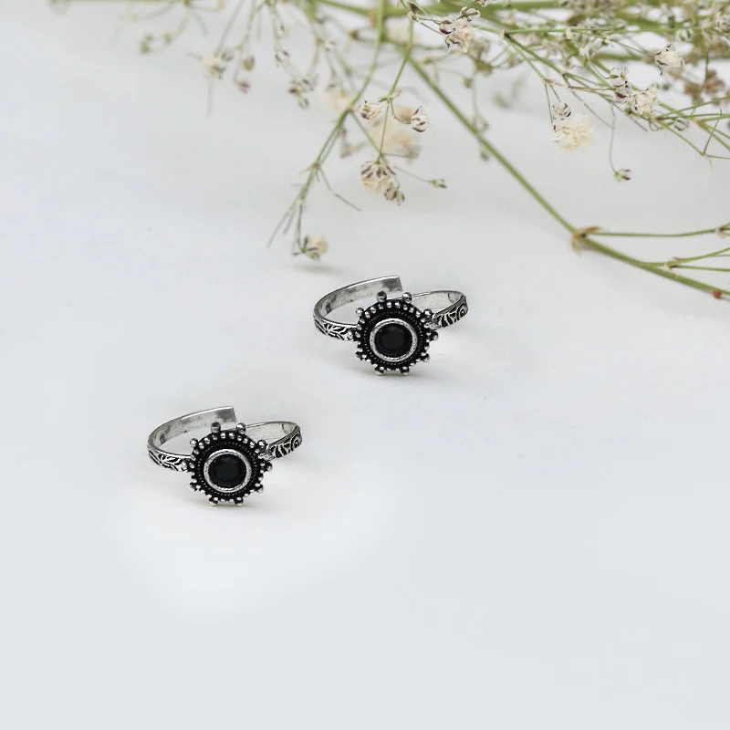 Unmissable Deals On Handmade Jewelry Collections Teejh Vihana Black Stone Silver Oxidised Toe Rings